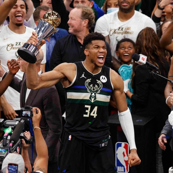 Giannis Antetokounmpo Milwaukee Bucks Statement Edition Swingman Jersey - 44/M