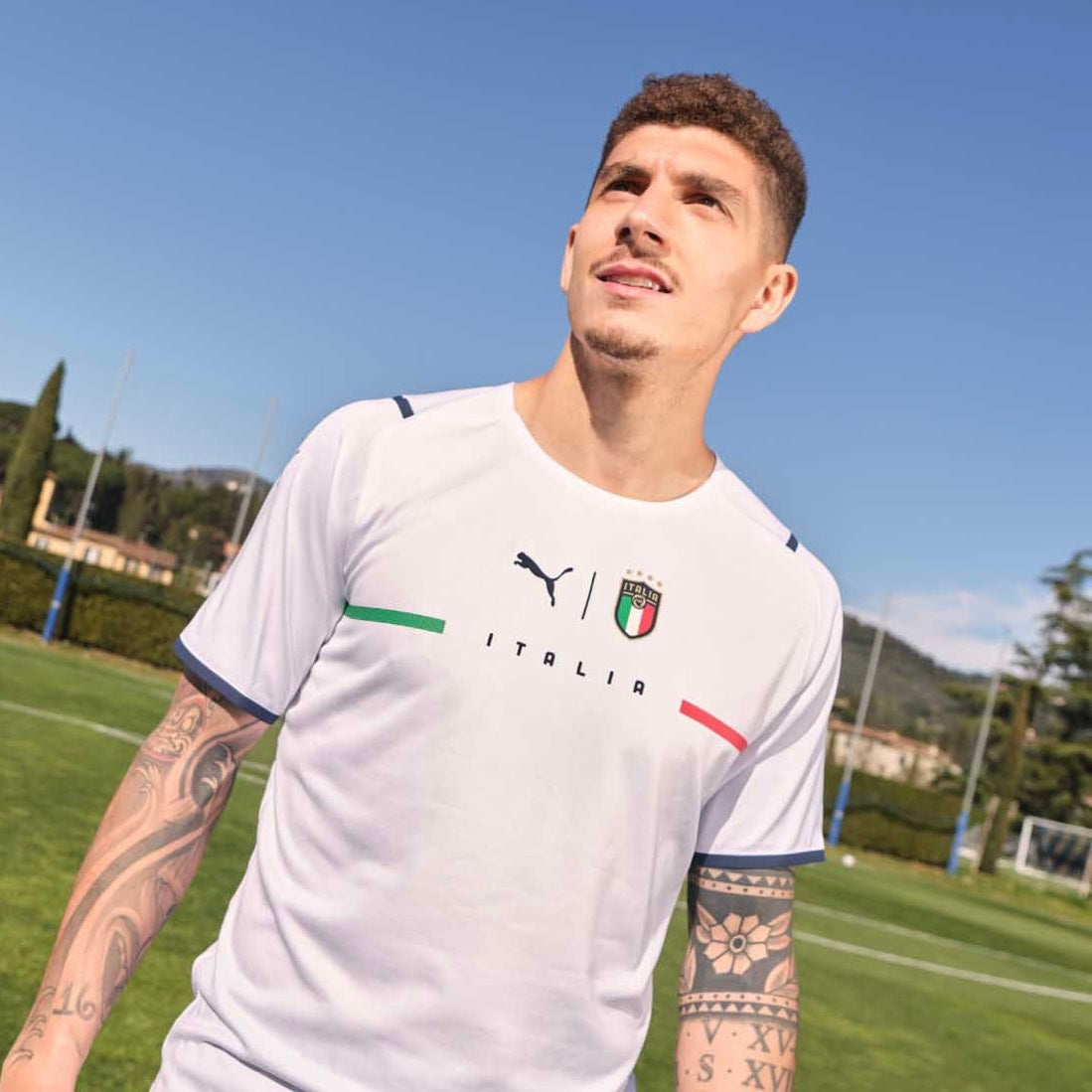 Italy 2021/22 Away Puma Jersey - M