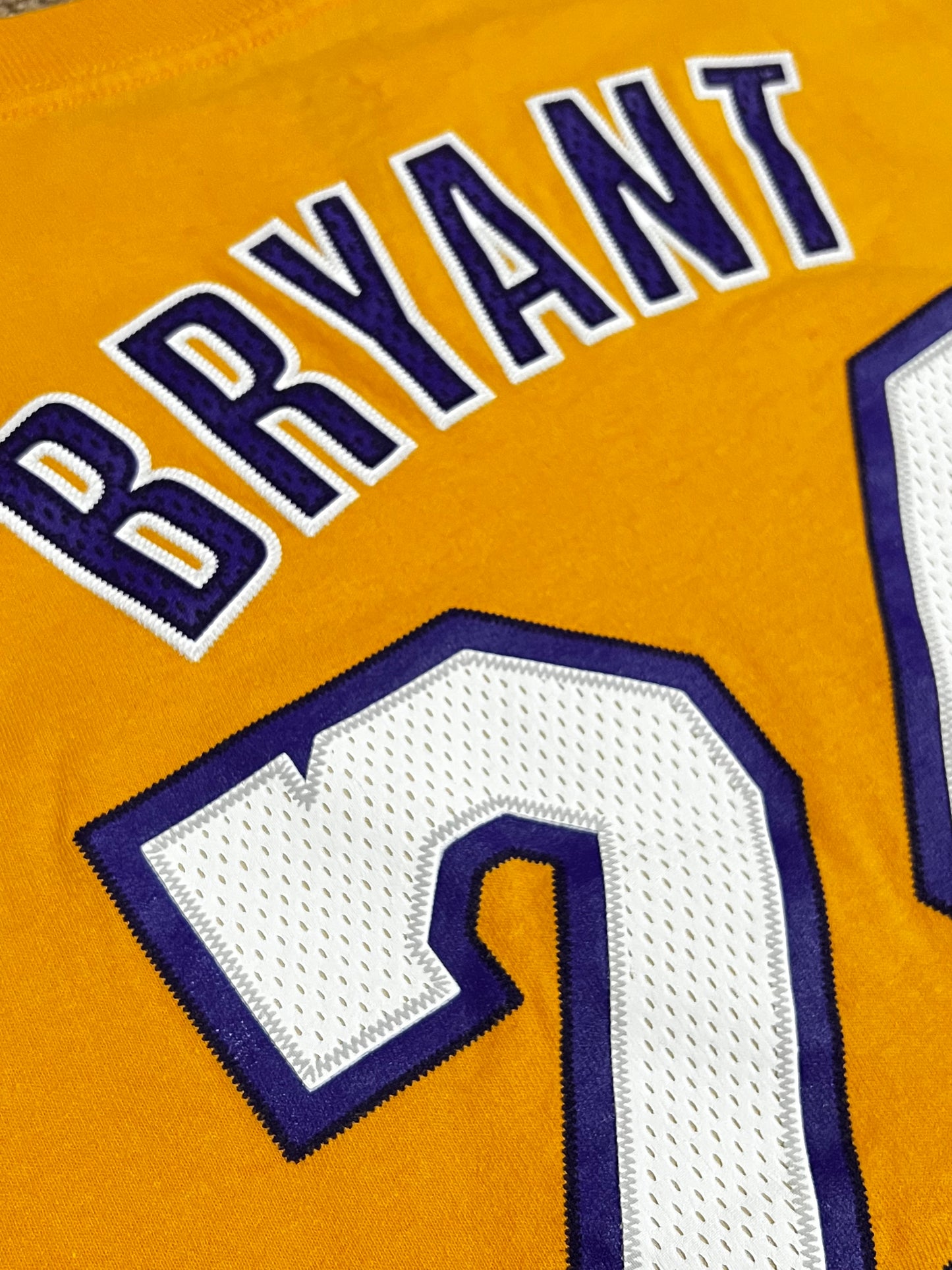 Kobe Bryant Los Angeles Lakers Name & Number Shirt - M