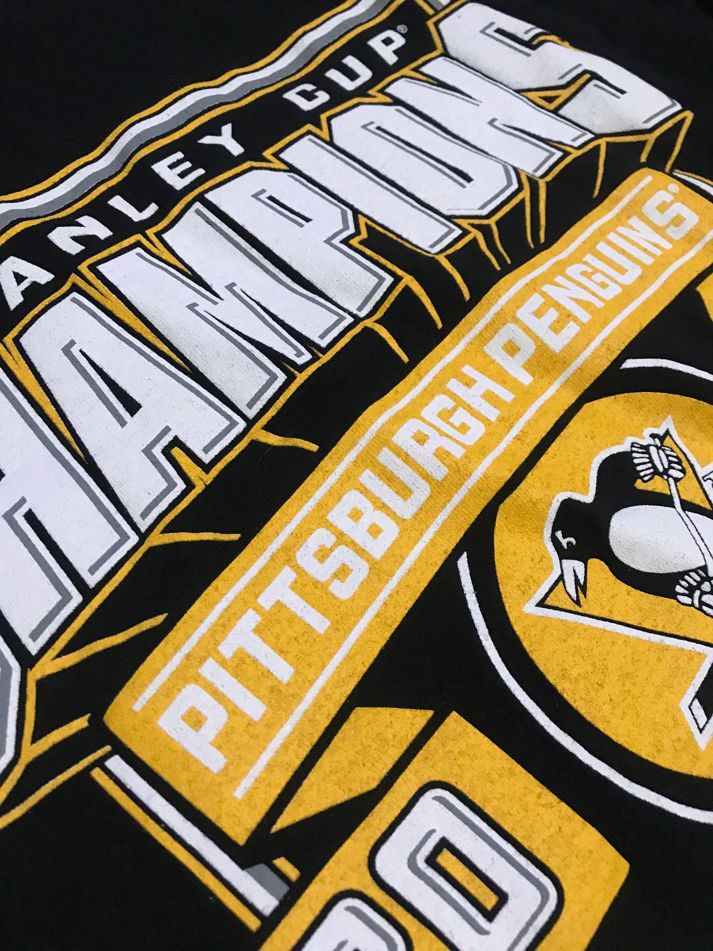 2016 Pittsburgh Penguins NHL Champions Shirt - L