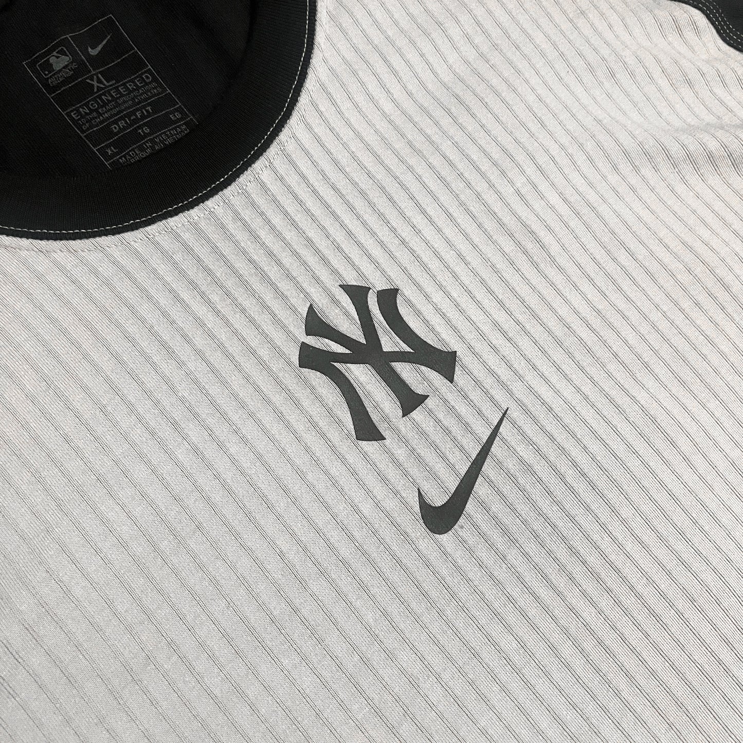 New York Yankees Performance Long Sleeve - XL