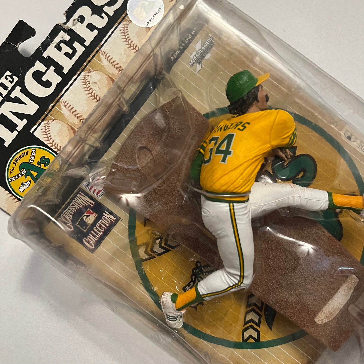 Signed Rollie Fingers Hall of Fame Photo & Figure
