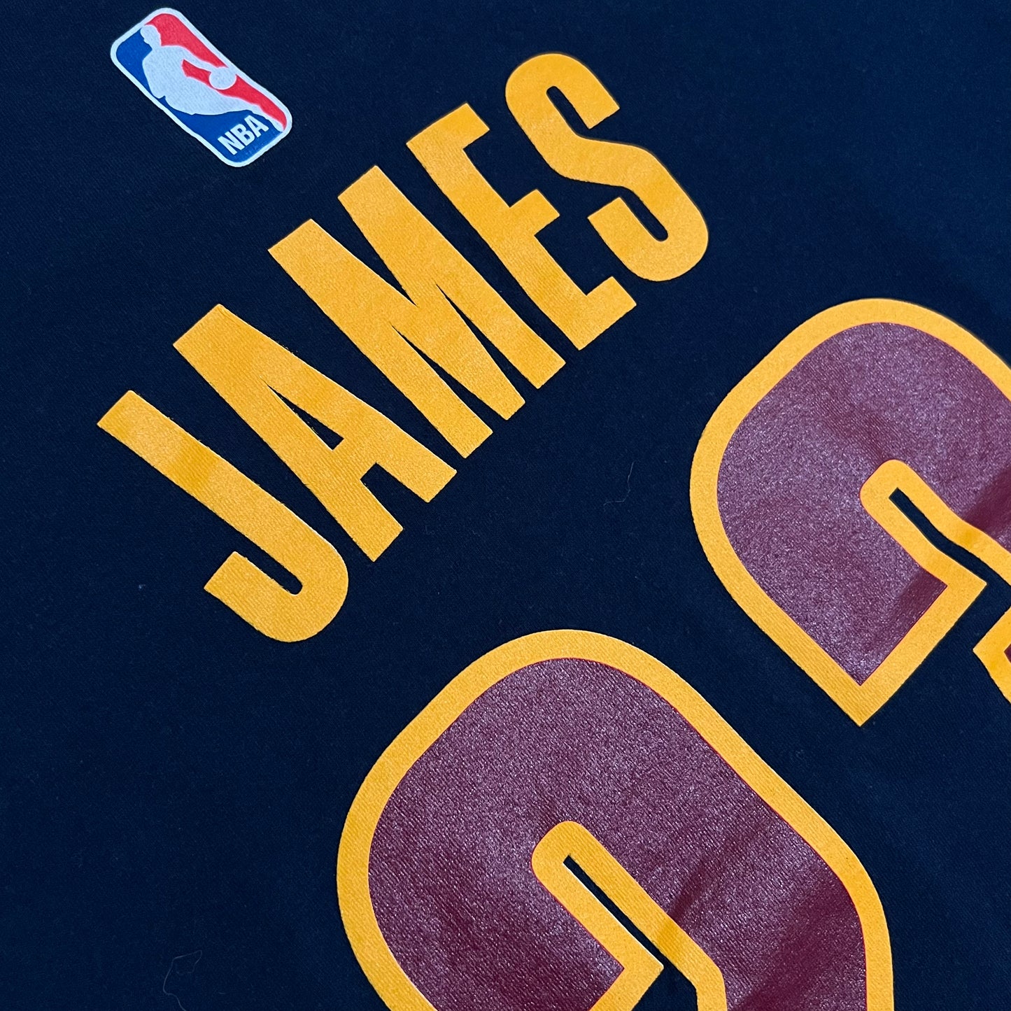 Lebron James Cleveland Cavaliers Name & Number Shirt - L