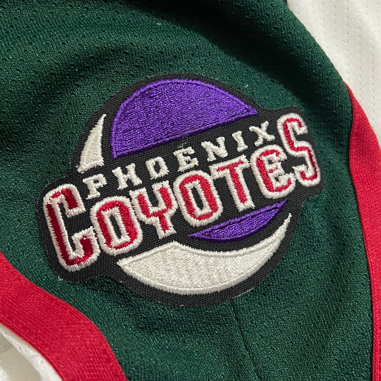 Vintage Phoenix Coyotes White Kachina Road CCM Jersey -YL/XL