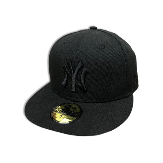 New York Yankees Blackout 59Fifty Fitted Hat - 7 1/4