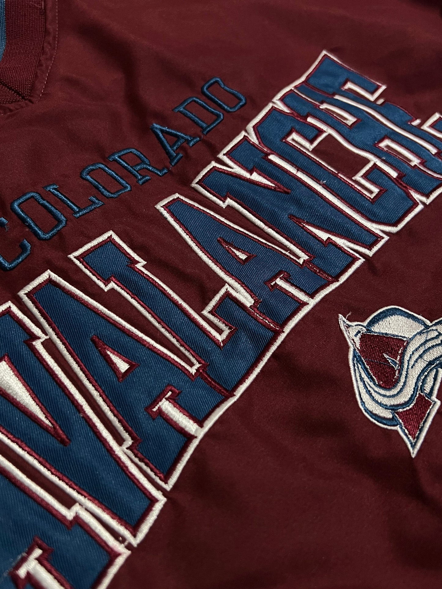 Colorado Avalanche Embroidered Pullover Jacket - L