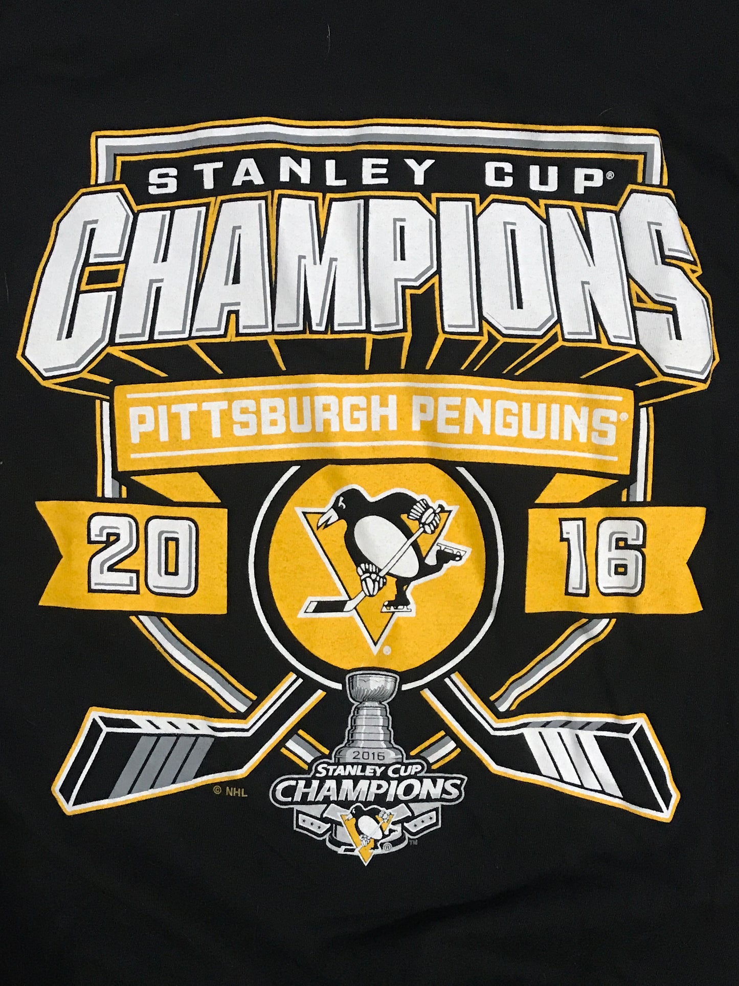 2016 Pittsburgh Penguins NHL Champions Shirt - L